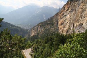 falaise de la Schattuflüe (on voit le chemin qui monte dans la paroi ...)