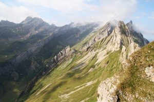 vue sur la suite du parcours (en direction du Säntis)