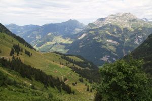 descente vers Eggen face au Walenstock