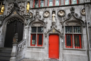 entrée de la Basilique du Saint-Sang de Bruges