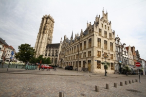 Malines : Grote Markt et Cathédrale Saint-Rombaut