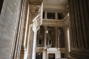 dans le palais de justice