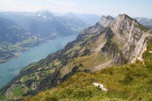le Walensee et la chaîne des Churfirsten