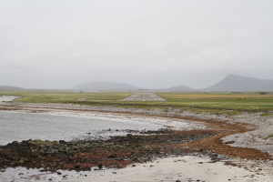 avion au décollage sur l'aéroport de Benbecula