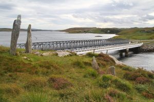 Calanais VIII et le pont au-dessus de l'Atlantique (entre Lewis et Bernera)