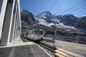 le train pour le Jungfraujoch à Eigergletscher