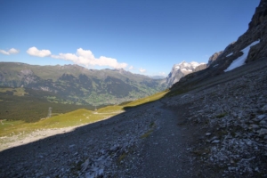 sentier au pied de la face nord de l'Eiger