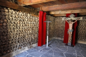 ossuaire de l'église de Leuk