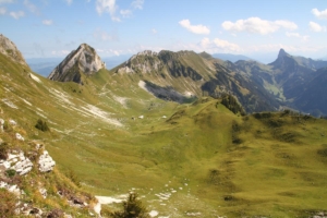 Nüneneflue et, à droite, le Stockhorn