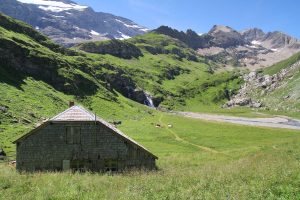 petit plateau au pied de la Geltenhütte