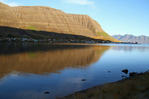 Bíldudalur de l'autre côté du Fossfjörður