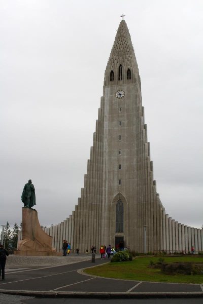Hallgrimskirkja et Leifur Eiriksson