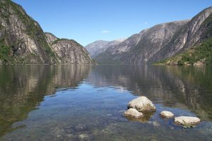 reflet dans l'Eidfjordvatnet