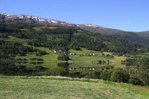 au bord de l'E16, reflet dans le Seimsvatnet