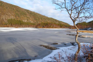 Langvatnet (au bord de la Fv17)
