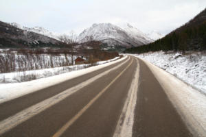 le Kjerringnesdalsvatnet au bord de la 85