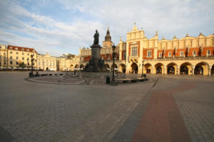 Cracovie : Rynek et Sukiennice (Arcades de marché de style Renaissance)