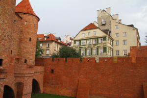 Varsovie :Barbacane (mur d'enceinte de la vieille ville)