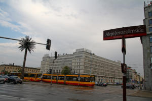 Varsovie : croisement de la rue Nowy Świat et de la rue Aleje Jerozolimskie