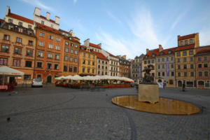 Varsovie : Rynek Starego Miasta et la statue de la petite sirène