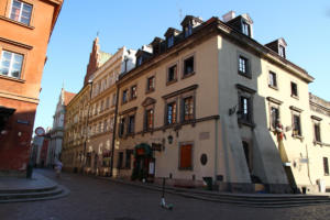 Varsovie : rue Świętojańska