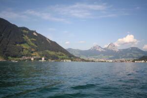 sur le lac des 4 Cantons (au fond les Mythen)