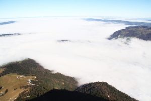 le lac de Zoug est dans le brouillard ...
