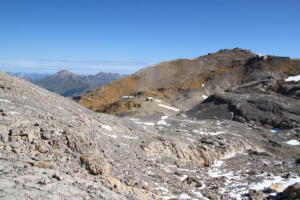 on aperçoit la Wildstrubelhütte