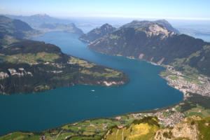 le Lac des Quatre-Cantons depuis le sommet du Fronalstock