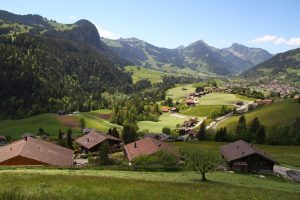 vue sur le Pays-d'en.Haut (avec Château d'Oex)