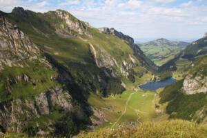 vue sur le Sealpsee en descendant vers Meglisalp