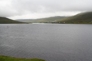 sur la 10 en direction de l'île d'Eysturoy (pont entre Streymoy et Eysturoy)