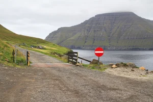 vers Múli et au fond le Villingadalsfjall (841 m)