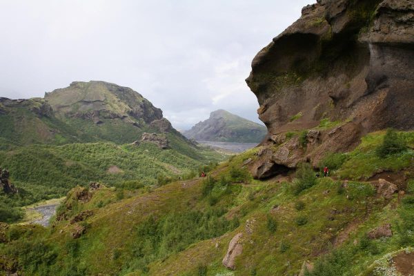 on entame la montée vers le col de Fimmvorduhals séparant les glaciers Eyjafjallajökull et Myralsjökull 